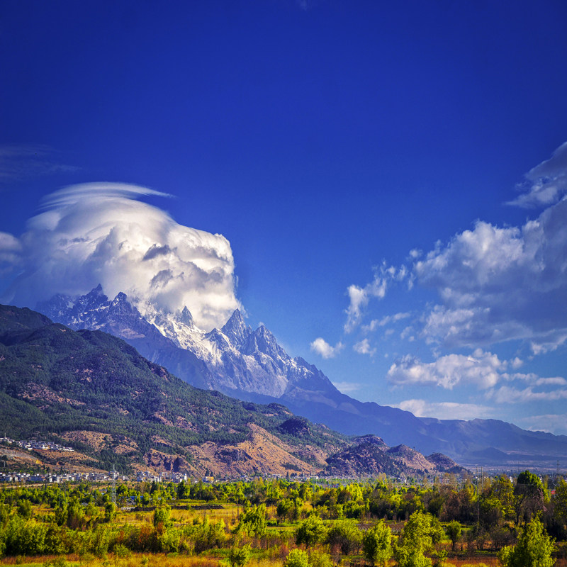 云南5天4晚跟团游泸沽湖丽江古城玉龙雪山云杉坪情人沙滩篝火晚会