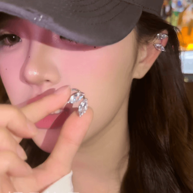 Simple water droplet inlaid diamond ear clip 2025 new high-end angel wings without ear piercing without holes ear bone clip ear decoration