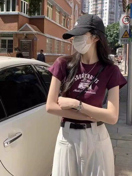 紫色正肩短袖t恤女2026夏季新款洋气独特高级小个子修身短款上衣