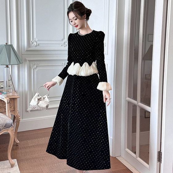 
Xiaoxiangfeng dress women's fashion niche design contrasting color splicing light luxury temperament high waist skirt 2025 autumn and winter new style