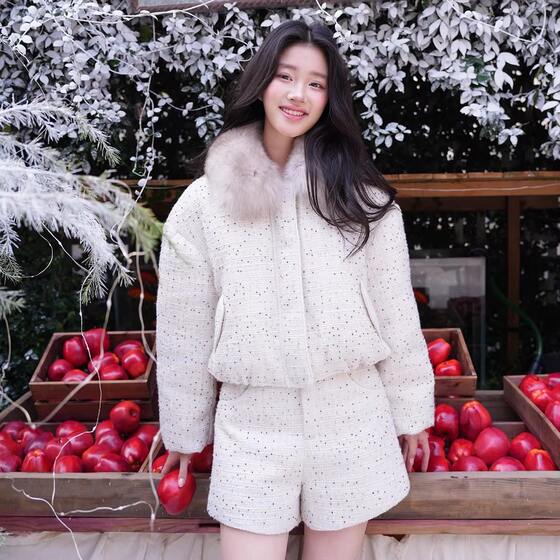 
[OFF]GUO JINGYI 25AW white starry short fur collar down jacket thin down shorts