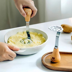 Small Bear-Shaped Stainless Steel Potato Masher for Baby Food, Food-Grade, Kitchen Use, Suitable for Infants and Home Use