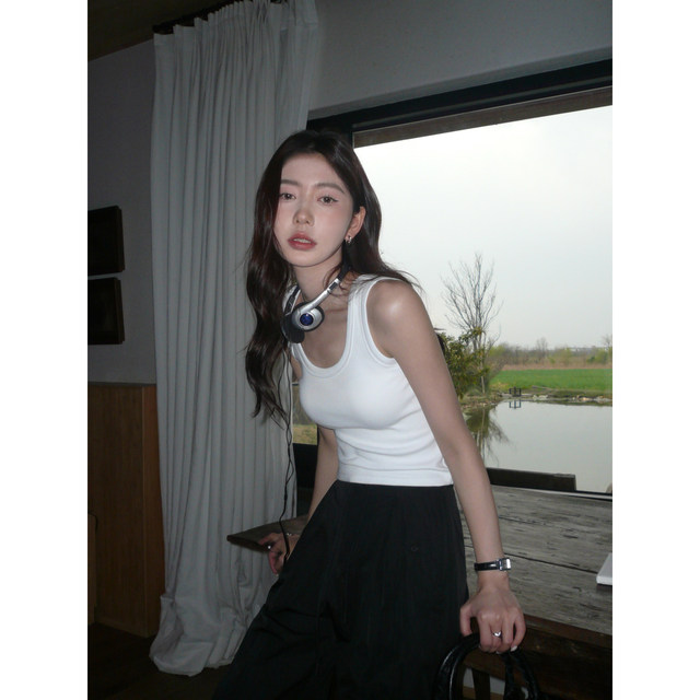 Pusumede black small suspender vest for women in summer wear for short slim fit knitted sleeveless top