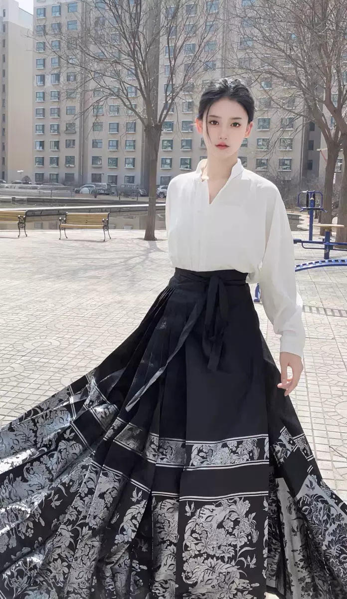 吉羊 暗紋織錦馬面裙 黒金色ロングスカート 明製漢服 成人式