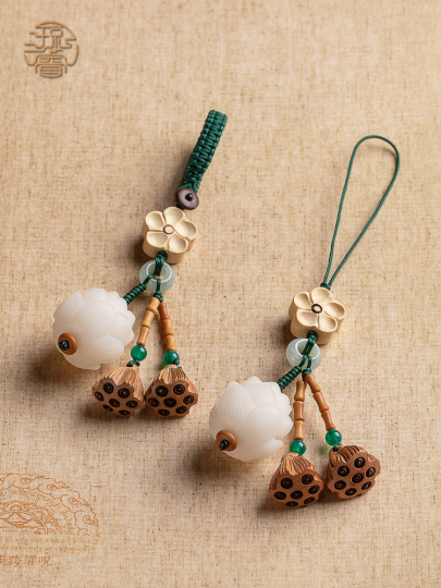 thumbnail image 2 of Influencer Peach Wood Lotus Car Keychain Pendant Eighteen Sons Bodhi Money Pendant Male Peace Good Luck Pendant Female I.1570969723 2 of 12