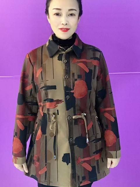 Spring and Autumn coat printed jacket middle-aged mothers wear hooded lapels to make them look slim, loose waist-hugging mid-length windbreaker trend