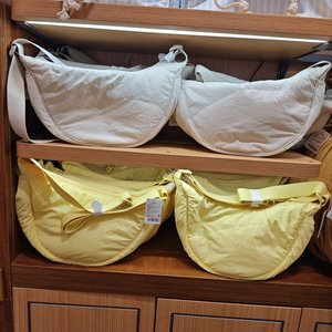 
MINISO oxygen watermelon bag, crescent bag, dumpling bag, messenger bag, large and small nylon bag, famous brand