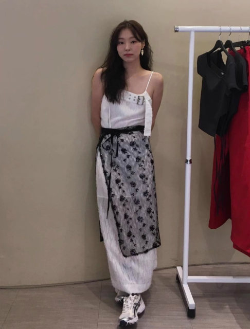 New French high-waist lace heavy industry sequins mid-length black exterior lace skirt for women