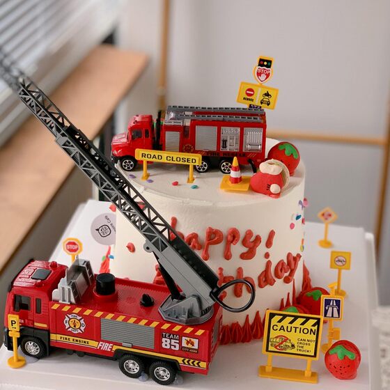 
Water spray ladder fire truck cake decoration ornaments road signs children's boy birthday baking decoration accessories