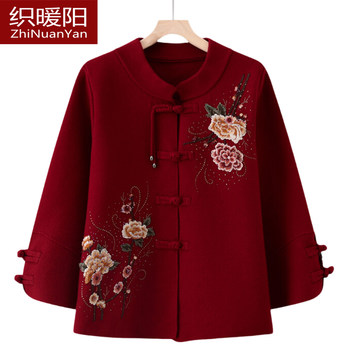 Mom feds out the big size of this year thickened autumn and winter jacket
