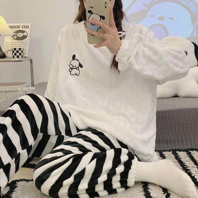 Pajamas winter women's coral velvet thickened velvet long-sleeved cute loose flannel home clothes set can be worn outside