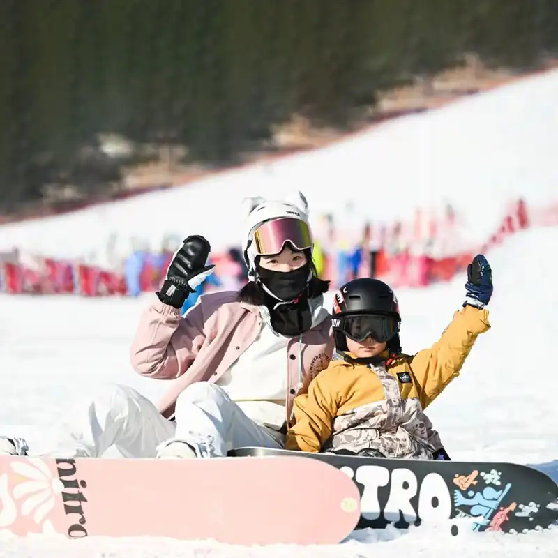 12人拼小团 东北哈尔滨冰雪大世界亚布力滑雪雪乡梦幻家园5天4晚