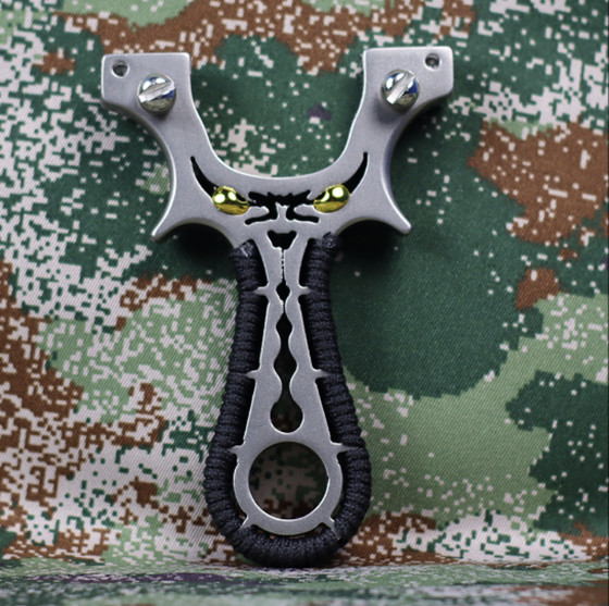 Golden-eyed monster stainless steel slingshot flat rubber band high precision and powerful for competitive competitions