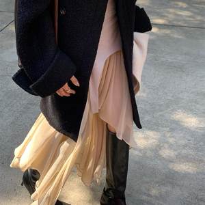 
44AaSi Can't sleep if you don't buy it. Heavy industry design is irregular, multi-pleated mesh spliced skirt for women. Korean style