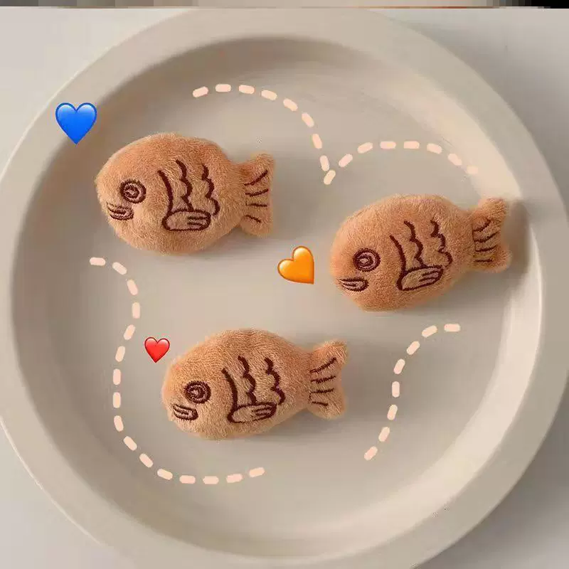 圍巾裝飾配件ins卡通可愛鯛魚燒胸針毛絨小魚胸針揹包 圍巾裝飾配件ins卡通可愛鯛魚燒胸針毛絨小魚胸針揹包