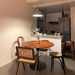 Solid Wood Tulip Small Round Dining Table with a Vintage Style for Balcony, Cafe, Milk Tea Shop, Meeting, and Leisure