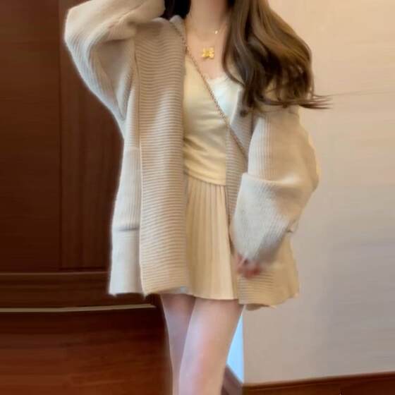
Early spring Korean style hooded sweater jacket for women 2025 new lazy and high-end autumn and winter thickened knitted cardigan