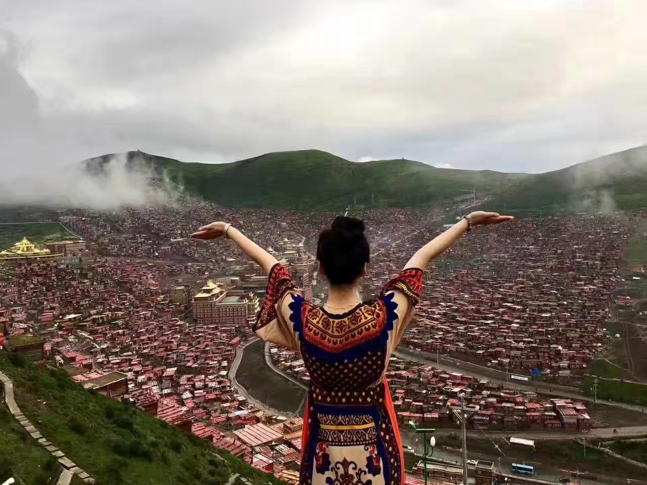 兰州出发甘南色达成都结束9日莲宝叶则夏河扎尕那若尔盖四姑娘山