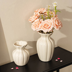 Ceramic Vase with a High-End Vintage White French and American Style, Suitable for Living Room Flower Arrangement, Dried Flowers, Fresh Flowers, and Cream-Style Decoration