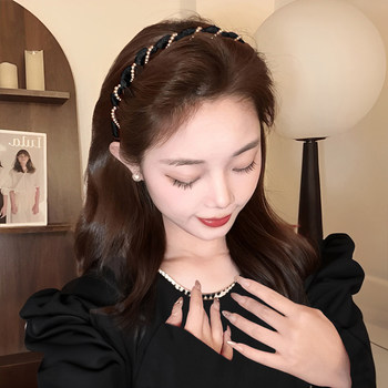 Thin and soft? A high-ceiling wavy hairband can solve the problem.