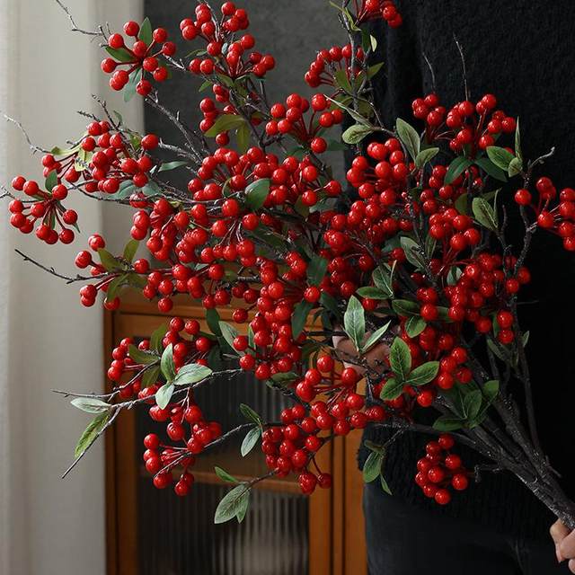 New Chinese style red currant fruit simulation flowers fake flower ornaments New Year decoration flower art living room flower arrangement red bean bouquet
