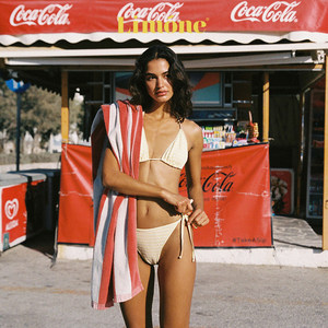 
Limone Hot Spring New High-end Sexy Bikini European and American Halter Yellow Split Swimsuit Female Hot Girl Swimsuit