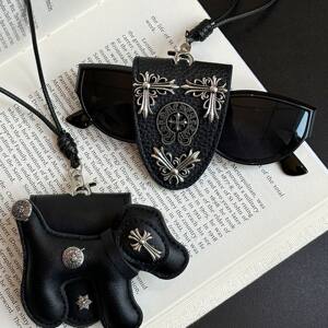 
Black puppy cross leather magnetic glasses clip necklace for women sunglasses storage long neck halter accessories sweater chain