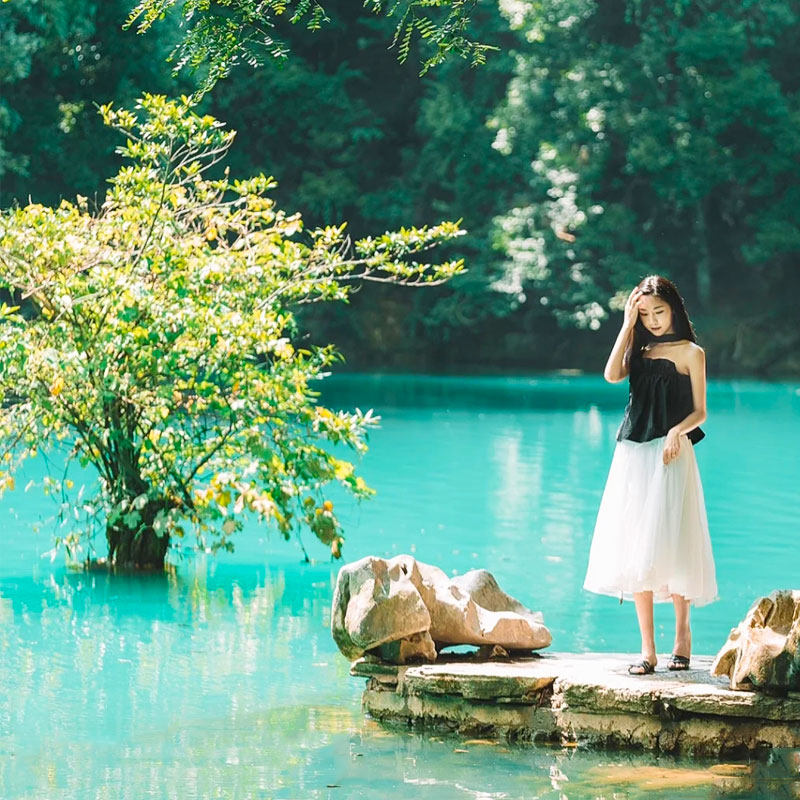 豪华贵州旅游纯玩黄果树小七孔西江苗寨镇远梵净山6天5晚跟团游