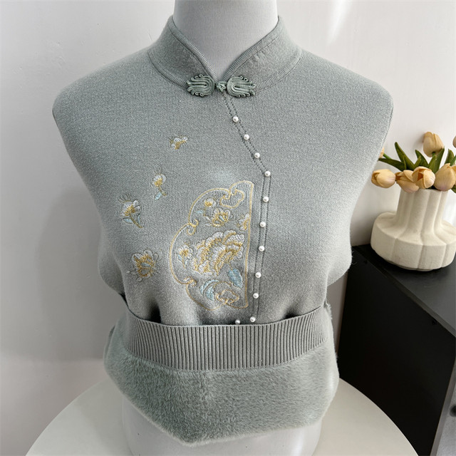 Mom's autumn and winter clothing 2024 new cheongsam collar plus velvet sweater middle-aged and elderly women's clothing grandma winter thickened bottoming shirt