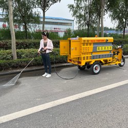 Multi-Functional Electric Three-Wheel High-Pressure Cleaning Vehicle for Sanitation, Small Floor Cleaning Vehicle for Property Management and Residential Areas, Road Washing and Sprinkling Vehicle