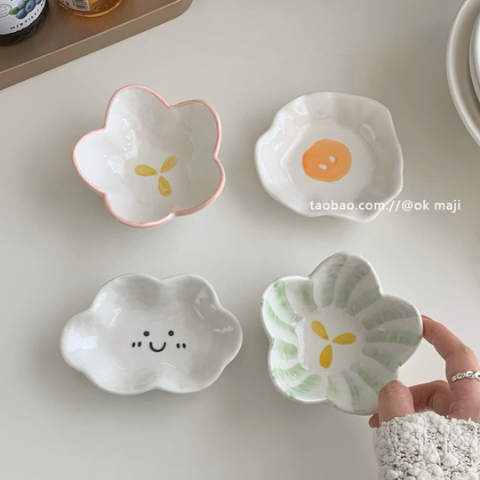 韓国購入品 小皿一目惚れで購入 韓国のセラミックディップソース皿 - かわいい雲のデザイン
