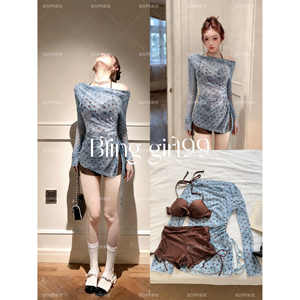 
[Cocoa Mist Blue] Sexy off-shoulder retro pleated slim niche design split swimsuit for women in resort hot spring style