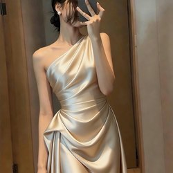 Elegant Evening Dress for Important Occasions, Annual Meetings, and Banquets, with a High-End, Light Luxury, Sophisticated, and Stylish Off-Shoulder Design