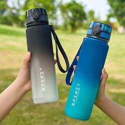 Couple's Water Bottle for Men, Large Capacity Sports Fitness Water Bottle for Men and Women, High Temperature Resistant, Portable, Student-Friendly, Summer Anti-Drop Plastic
