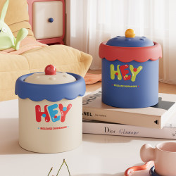 Desktop Trash Can with a Lid, High Aesthetic Value, Suitable for Home Use, Children's Bedroom, New Cute Mini Office Desk Small Wastebasket