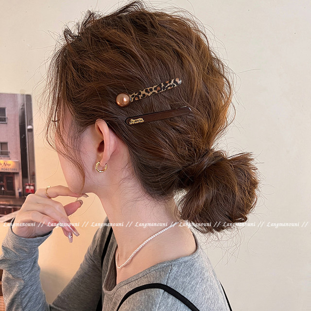 Leopard print one-word hairpin for women 2025 new autumn and winter high-end forehead broken hair bangs clip side clip hairpin hair accessories