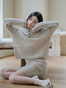 Redmole【雾织安然】Korea浣熊绒｜定染灰杏色｜连帽毛衣短裤套装