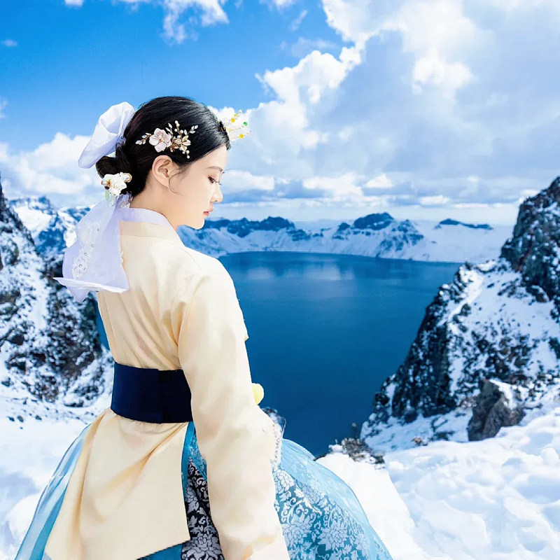 住五钻万达凯悦+皇冠假日吉林长白山VIP入园7天6晚私家团东北旅游