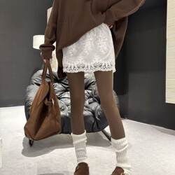 New Trendy Lace Skirt, Fashionable Layered Design, Anti-Exposure, Hip-Covering, Slimming Short Skirt, Versatile for All Seasons