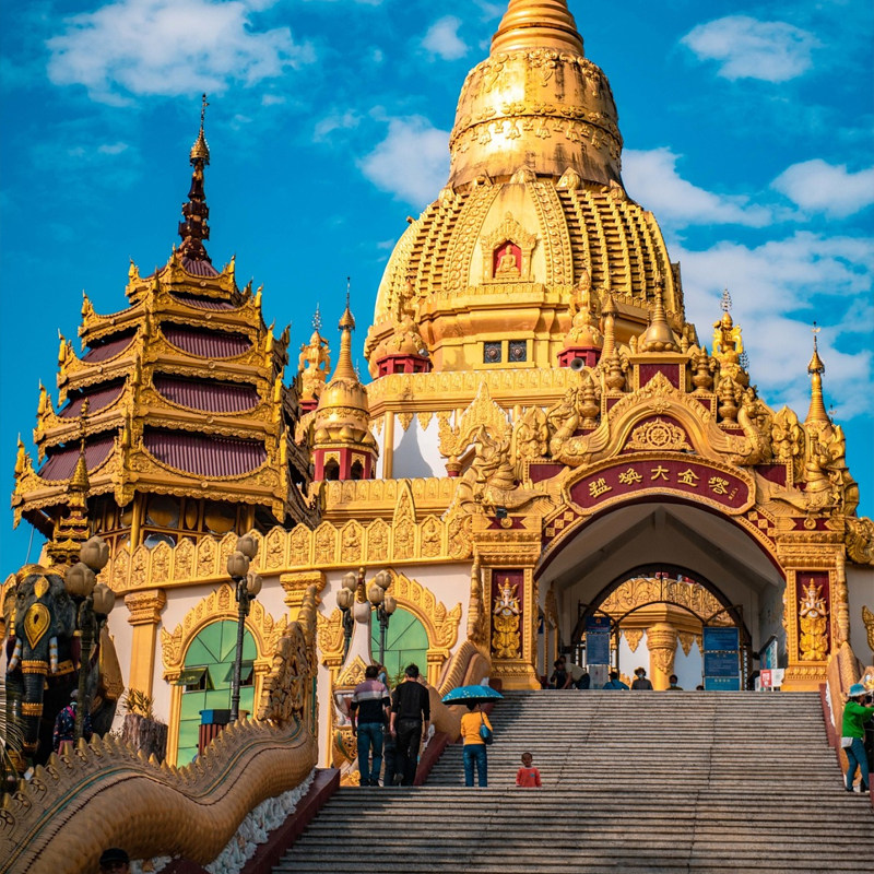 云南昆明腾冲瑞丽芒市5日自由行可选酒店搭美食泡温泉电影票