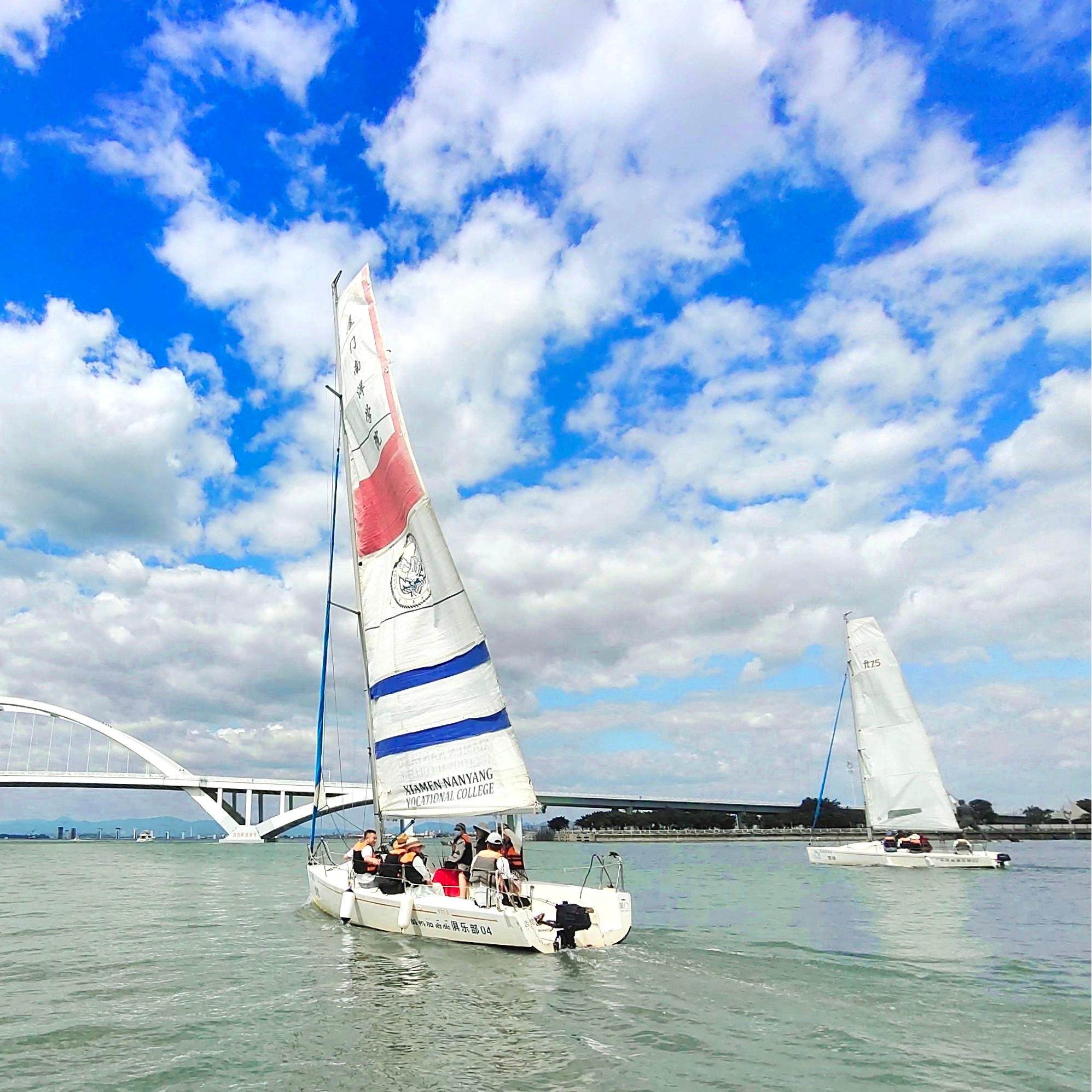厦门帆船出海冲浪+梦幻海岸赶海踏浪一日游【赠闽南风味海鲜餐】