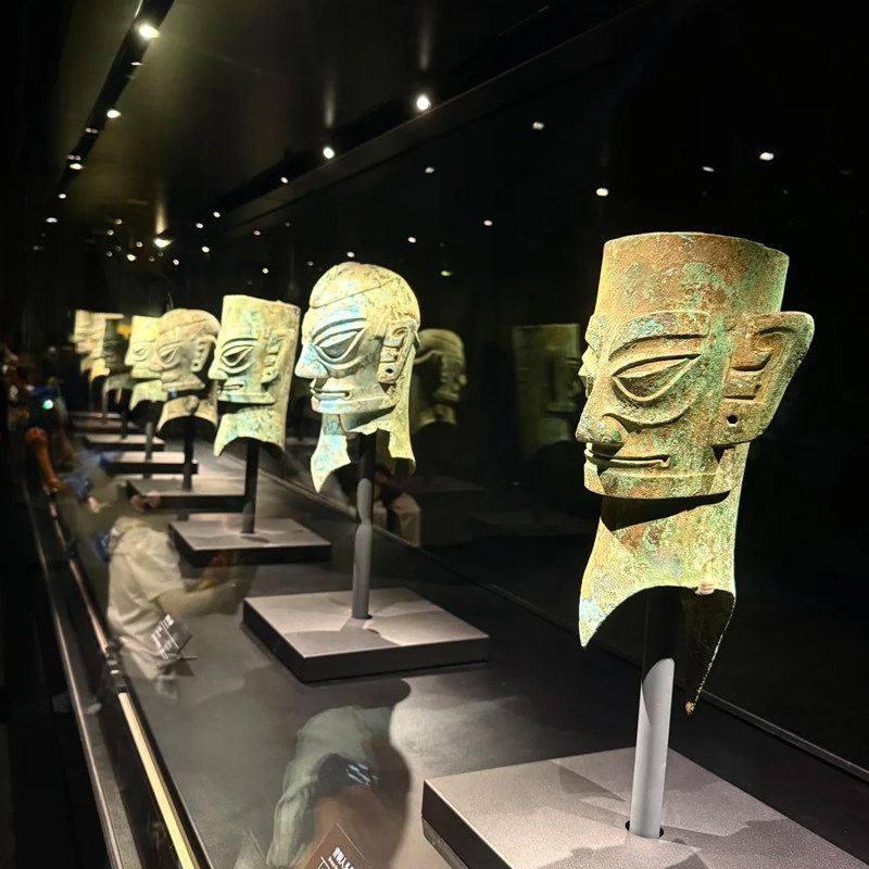 四川成都5天4晚九寨沟三星堆熊猫基地自由行