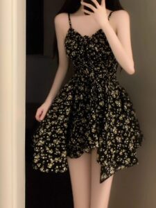 Coffee break French pure and erotic black floral suspender dress for women in autumn waist-hugging sexy short skirt