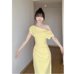 Purely Sensual and Sexy Hot Girl Style One-Shoulder Pleated Slimming Dress for Women, New Spring Style with a High-End Feel, Body-Hugging Skirt