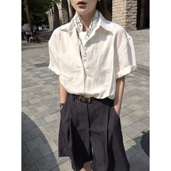 Chuanhe Off-White Retro Short-Sleeved Shirt, Summer Unisex Style, Loose Fit, Slimming, Versatile Casual Shirt for Men and Women