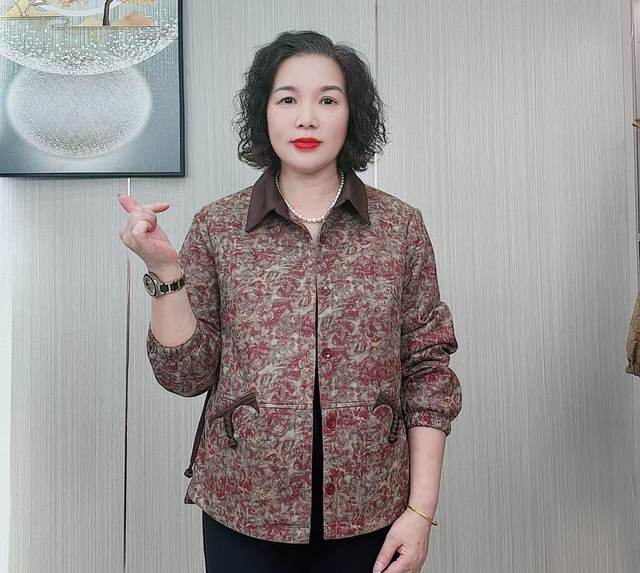 2025 autumn new fashion middle-aged and elderly mothers wear loose and fashionable floral jacket casual and versatile women's jacket