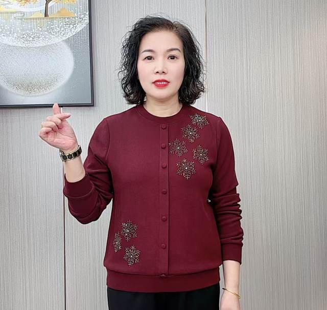 
2025 Young Mom Autumn and Winter Fashionable Small Shirts for Middle-aged and Elderly Women Fashionable Round Neck Long Sleeve Bottoming