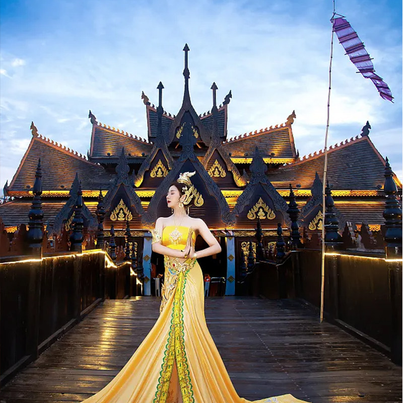 西双版纳100%纯玩5天2+1保姆车住喜来登星光夜市换装野象谷波若寺