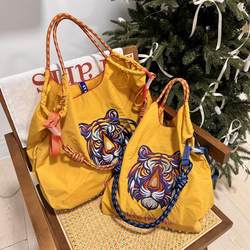 Japanese-Style Embroidered Tiger Eco-Friendly Canvas Bag Crossbody Shopping Bag Large Capacity Commuter Work Bag Ball Chain