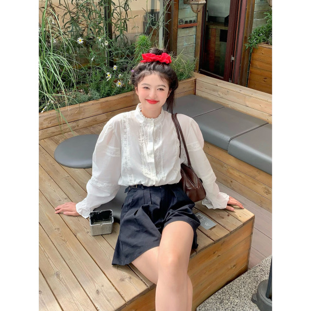 Fan Wenwen Lily Holiday French lace lace flared sleeve shirt for women in summer sweet stand collar white top